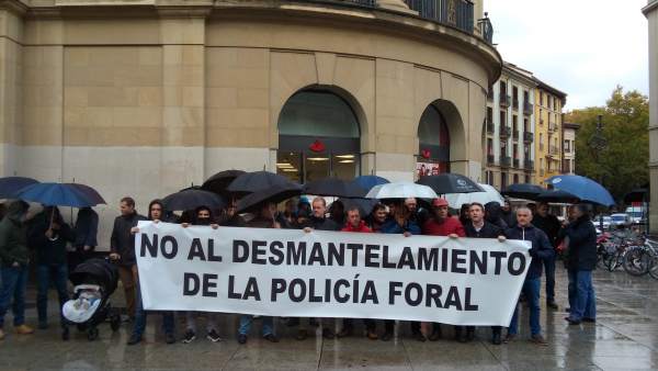 Concentración de APF y SPF contra la Ley de Policía Foral Concentración de APF y SPF contra la Ley de Policía Foral