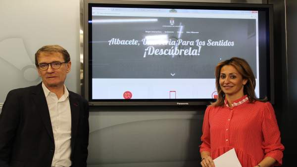 Corte De Sonido, Fotografía Y NP Rosa González.El Ayuntamiento De Albacete Pone Corte De Sonido, Fotografía Y NP Rosa González.El Ayuntamiento De Albacete Pone