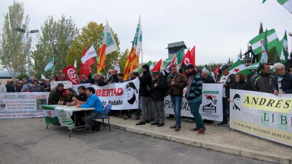 Concentración en defensa de la libertad de Andrés Bódalo ante la cárcel de Jaén. Concentración en defensa de la libertad de Andrés Bódalo ante la cárcel de Jaén.