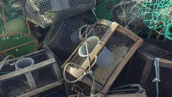 NOTA E FOTOS: OS GARDACOSTAS REQUISAN PRETO DUNHA TONELADA E MEDIA DE PEIXE E MA NOTA E FOTOS: OS GARDACOSTAS REQUISAN PRETO DUNHA TONELADA E MEDIA DE PEIXE E MA