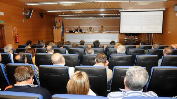 Reunión de diputación con alcaldes de Cáceres Reunión de diputación con alcaldes de Cáceres