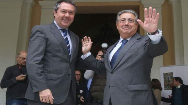 Juan Ignacio Zoido en su visita al Ayuntamiento de Sevilla Juan Ignacio Zoido en su visita al Ayuntamiento de Sevilla