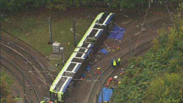 DESCARRILAMIENTO DE UN TRANVÍA EN EL SUR DE LONDRES DESCARRILAMIENTO DE UN TRANVÍA EN EL SUR DE LONDRES