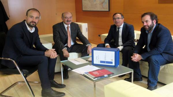 Nota Y Foto Reunión Consejero De Obras Públicas.Doc Nota Y Foto Reunión Consejero De Obras Públicas.Doc