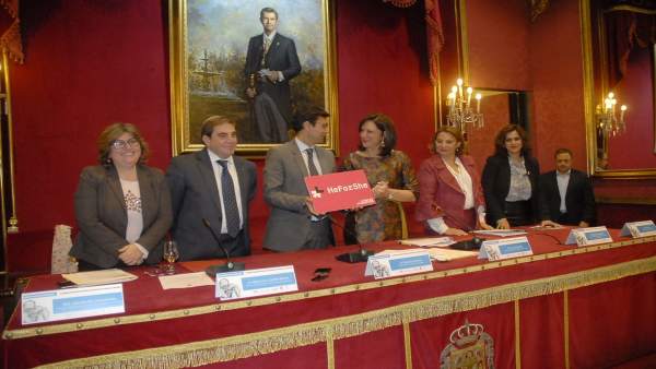 El alcalde de Granada se une al movimiento 'Heforshe' de la ONU El alcalde de Granada se une al movimiento 'Heforshe' de la ONU
