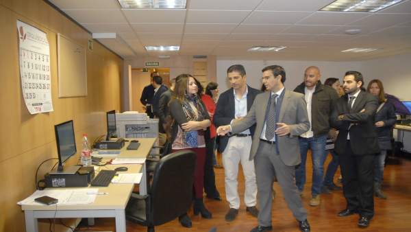 El alcalde Francisco Cuenca en la empresa de la ayuda a domicilio de Granada El alcalde Francisco Cuenca en la empresa de la ayuda a domicilio de Granada