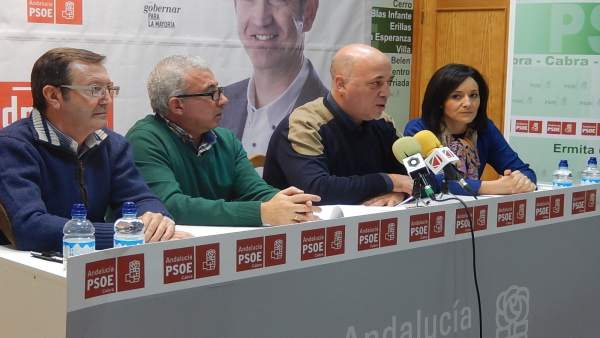 Ruiz interviene, junto a Crespín y Aguilar (izda.) Ruiz interviene, junto a Crespín y Aguilar (izda.)