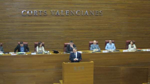Puig en la tribuna de las Corts Puig en la tribuna de las Corts