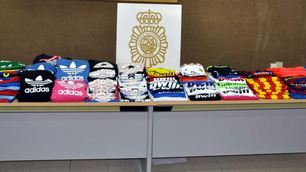 Ropa falsificada incautada por el CNP Ropa falsificada incautada por el CNP