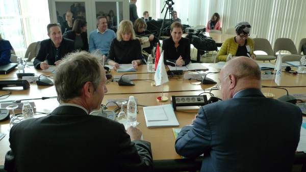 Uxue Barkos en Burdeos en reunión de la CTP. Uxue Barkos en Burdeos en reunión de la CTP.