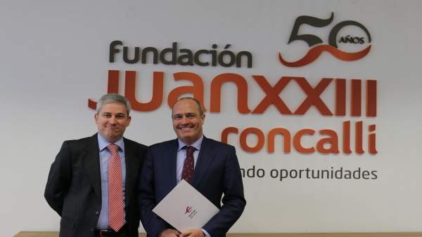 Firma del convenio entre Ibercaja y Fundación Juan XXIII Roncalli. Firma del convenio entre Ibercaja y Fundación Juan XXIII Roncalli.