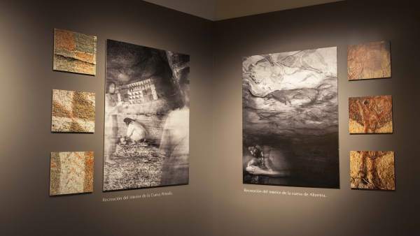 Exposición 'El largo viaje' en la Cueva Pintada Exposición 'El largo viaje' en la Cueva Pintada