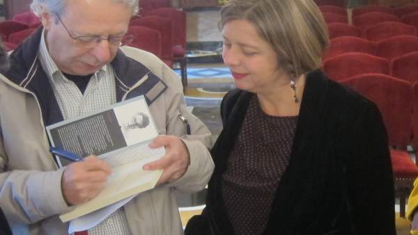 Ana Taboada con el escritor y teólogo brasileño Frei Betto. Ana Taboada con el escritor y teólogo brasileño Frei Betto.