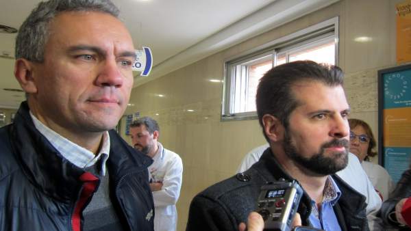 Tudanca (dcha) y Javier Izquierdo, tras entrevistarse con UGT en el Clínico. Tudanca (dcha) y Javier Izquierdo, tras entrevistarse con UGT en el Clínico.