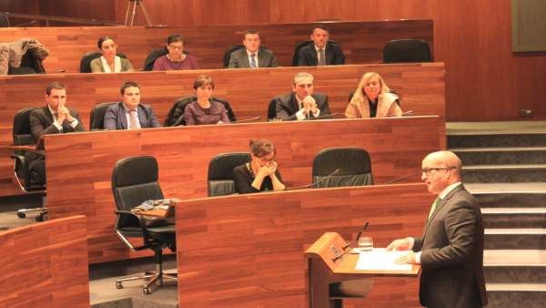 El Portavoz Adjunto Del PP, Luis Venta Cueli, En El Debate De Orientación. El Portavoz Adjunto Del PP, Luis Venta Cueli, En El Debate De Orientación.