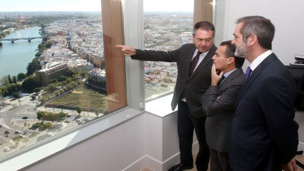 Juan Espadas y Rafael Herrador en la Torre Sevilla Juan Espadas y Rafael Herrador en la Torre Sevilla