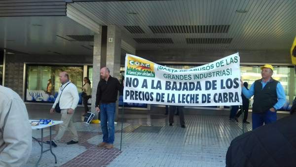 Comunicado De Guerra De Leche. COAG Málga Comunicado De Guerra De Leche. COAG Málga