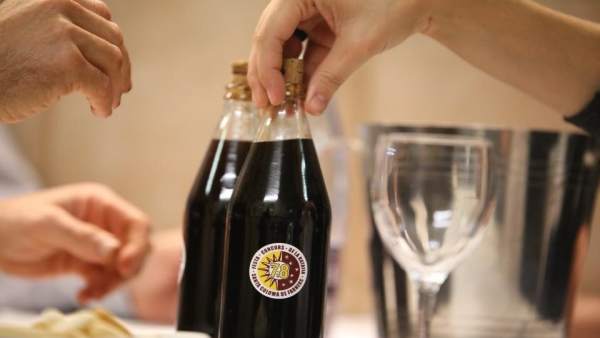El jurado de la Festa de la Ratafia cata las ratafias presentadas en concurso El jurado de la Festa de la Ratafia cata las ratafias presentadas en concurso