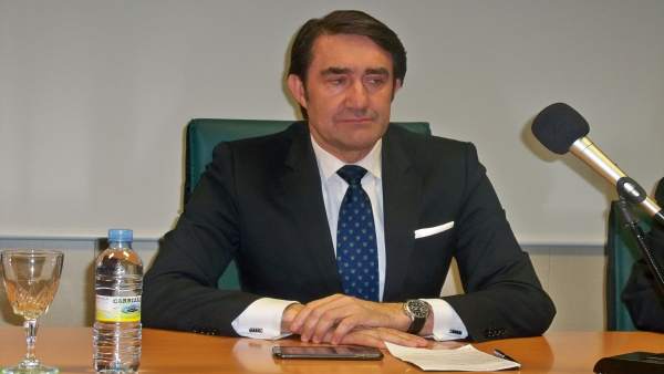 Suárez-Quiñones, en las jornadas sobre minería en León. Suárez-Quiñones, en las jornadas sobre minería en León.