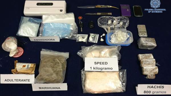 Incautados un kilogramo de speed y más de 900 gramos de hachís. Incautados un kilogramo de speed y más de 900 gramos de hachís.