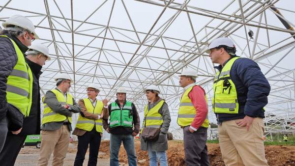 Instalada la cubierta metálica de la nueva sede del TUS