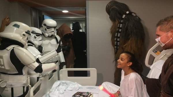 Visita de Star Wars a los niños de son Espases Visita de Star Wars a los niños de son Espases