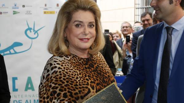 Catherine Deneuve paseo de la fama de Almería
Catherine Deneuve paseo de la fama de Almería