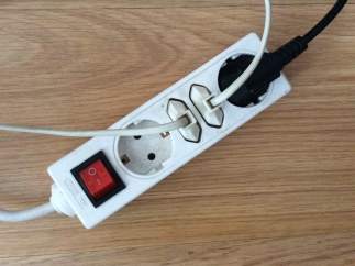 Enchufe, enchufes, electricidad, factura, luz, regleta
