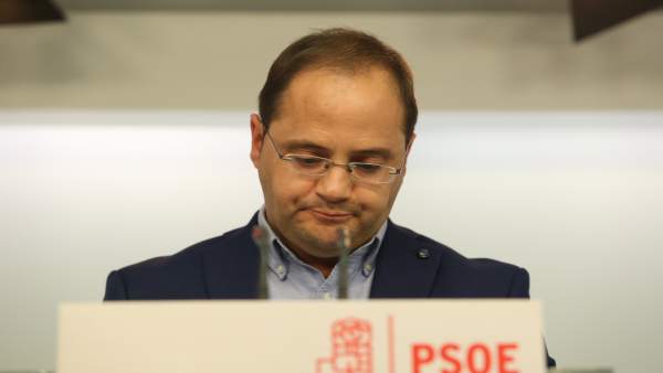 Rueda de prensa de César Luena tras las elecciones vascas y gallegas Rueda de prensa de César Luena tras las elecciones vascas y gallegas