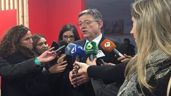 Ximo Puig atiende a los medios Ximo Puig atiende a los medios
