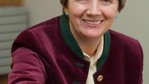 María Jesús Álava. María Jesús Álava.