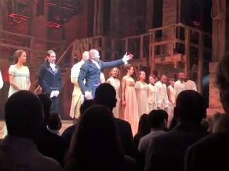 Reparto de Hamilton se dirige al vicepresidente Mike Pence