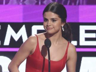 Selena Gómez reaparece en los AMA Awards