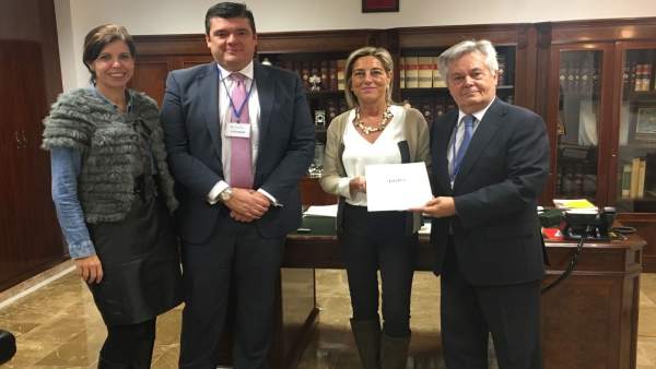 Firma del convenio entre CajaGranada y Jafarco Firma del convenio entre CajaGranada y Jafarco