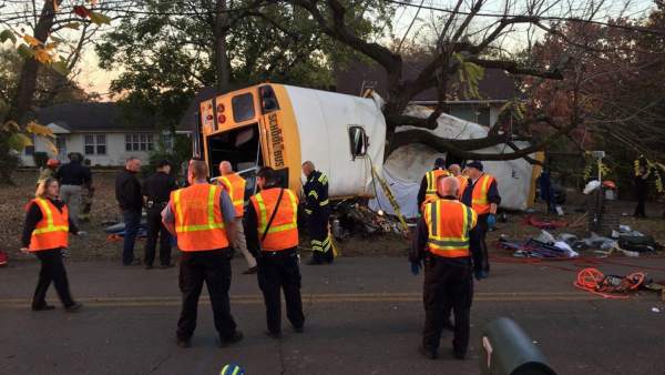 Resultado de imagen para Accidente deja al menos un muerto y 20 heridos en Nueva Jersey