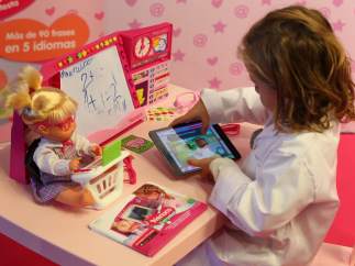 Niña jugando