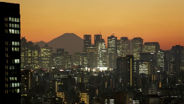 El monte Fuji tras los rascacielos de Tokio El monte Fuji tras los rascacielos de Tokio