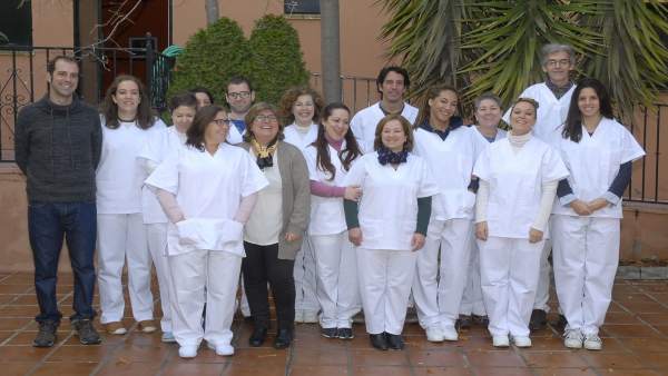 Muñoz con asistentes al curso de asistencia sociosanitaria Muñoz con asistentes al curso de asistencia sociosanitaria