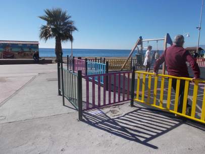 Parque infantil del paseo marítimo en Rincón de la Victoria.