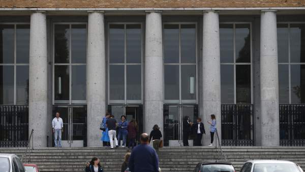 Universidad Complutense de Madrid Universidad Complutense de Madrid