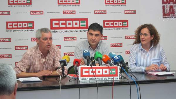 El secretario general de CCOO en Huelva, Emilio Fernández, y Nuria López. El secretario general de CCOO en Huelva, Emilio Fernández, y Nuria López.
