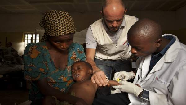Cooperantes de Médicos Sin Fronteras (MSF) en República Democrática del Cogo Cooperantes de Médicos Sin Fronteras (MSF) en República Democrática del Cogo