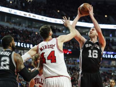 Pau Gasol ante Mirotic