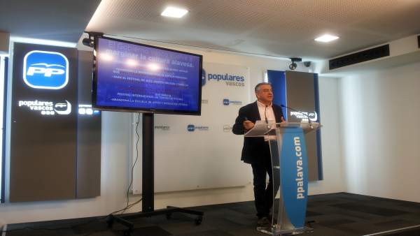 Rueda de prensa del presidente del pp alava, javier de andrés Rueda de prensa del presidente del pp alava, javier de andrés