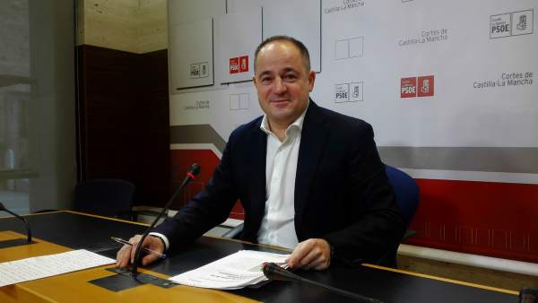 Nota Y Foto Psoe Clm Emilio Saez 09 12 Nota Y Foto Psoe Clm Emilio Saez 09 12