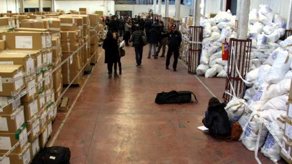 Almacén con productos requisados por la policía. Almacén con productos requisados por la policía.