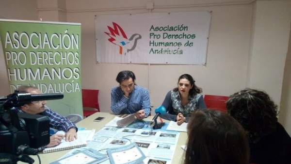 Responsables de Apdha durante la presentación del informe Responsables de Apdha durante la presentación del informe