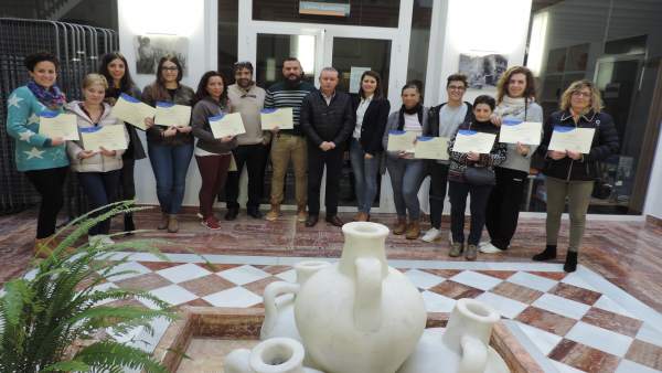Una veintena de jóvenes partiicpan en un curso de formación en Sorbas. Una veintena de jóvenes partiicpan en un curso de formación en Sorbas.