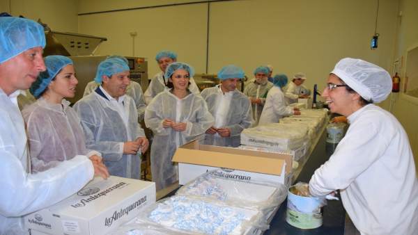 Ruiz espejo visita mantecados la antequerana navidad producción dulces navideños Ruiz espejo visita mantecados la antequerana navidad producción dulces navideños