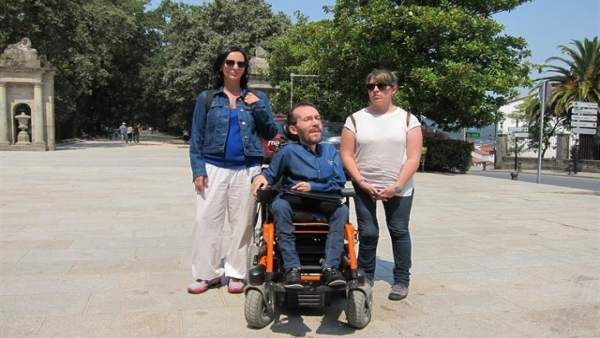 Bescansa, Echenique y Carmen Santos, en Santiago de Compostela Bescansa, Echenique y Carmen Santos, en Santiago de Compostela